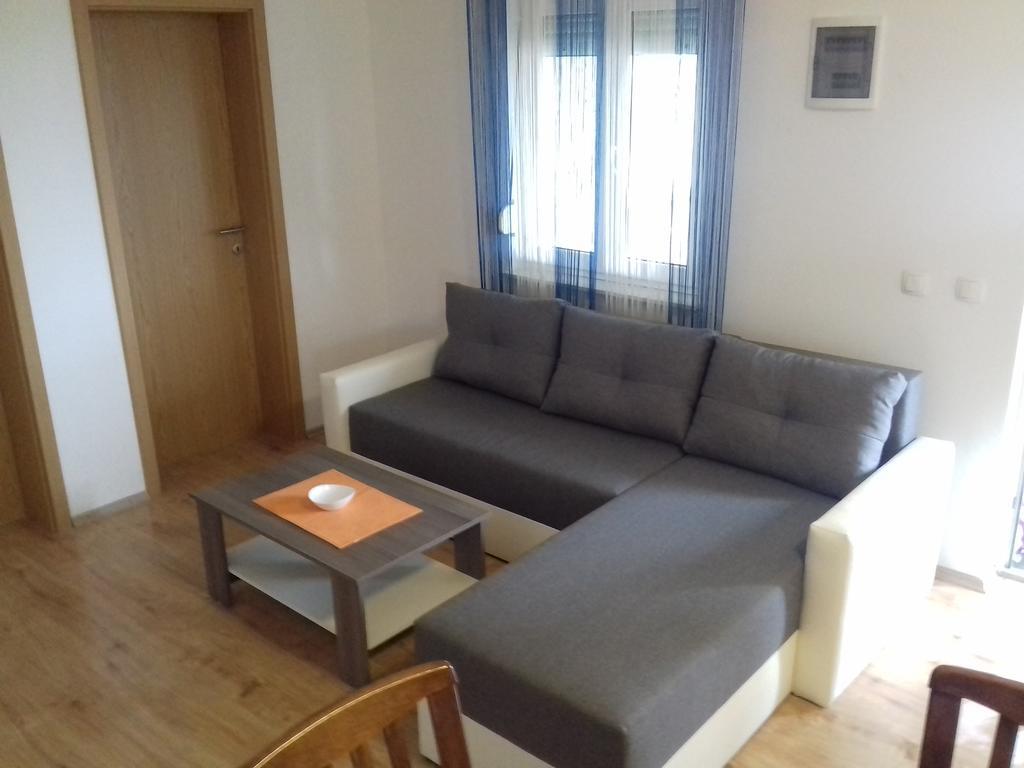 Tomek Apartment Вир Екстериор снимка