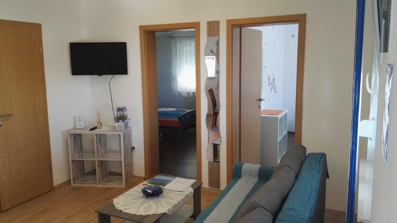 Tomek Apartment Вир Екстериор снимка